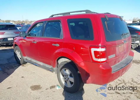 2011 Ford Escape Xls z USA, uszkodzony, nr VIN 1FMCU0C76BKB90559